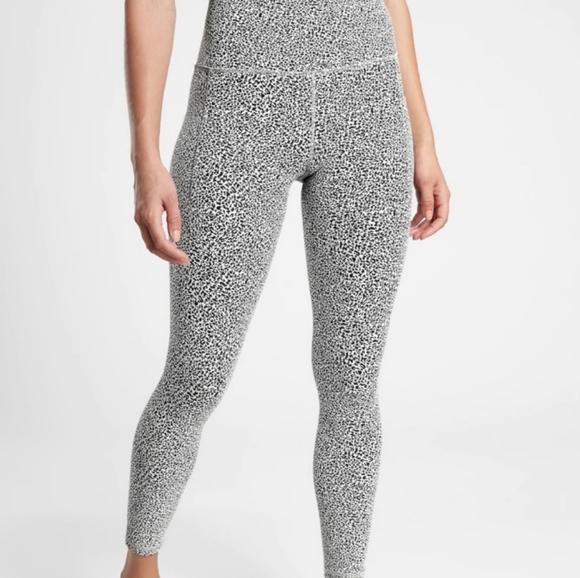 ATHLETA Salutation Stash Pocket 7/8 Textured Tight Size S - Picture 2 of 9